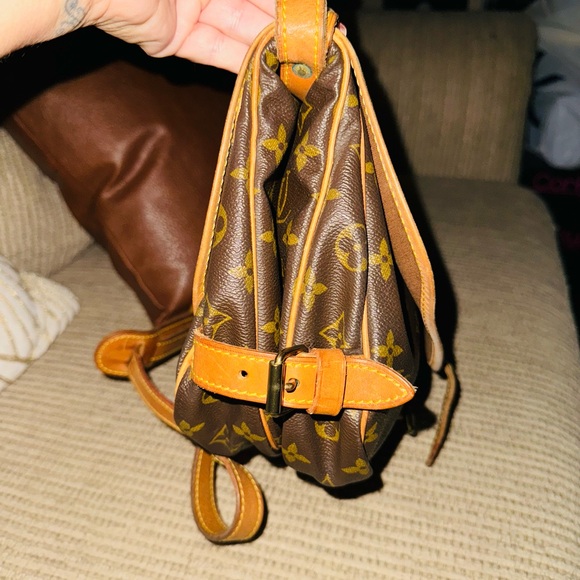 The beautiful trendy boho crossbody Louis Vuitton Samur 30 - Picture 2 of 6